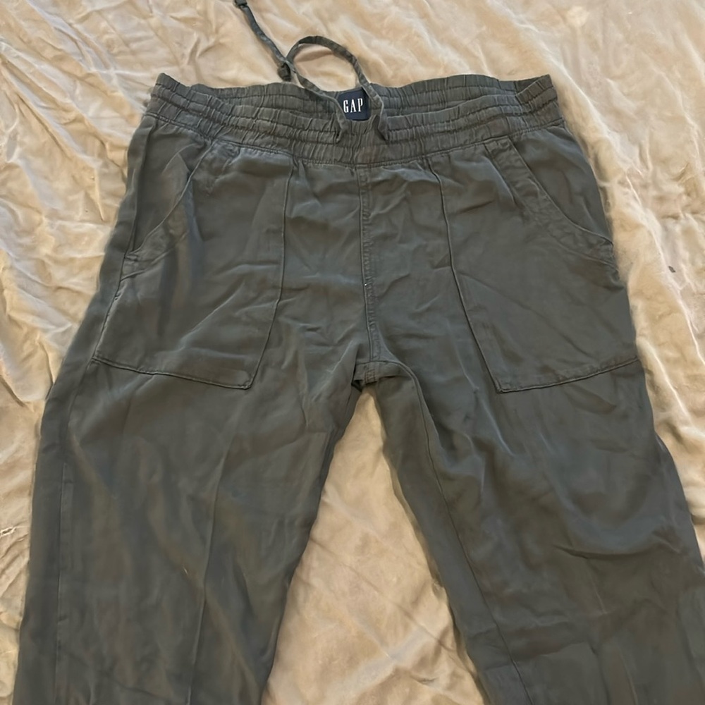 GAP Dawstring olive green